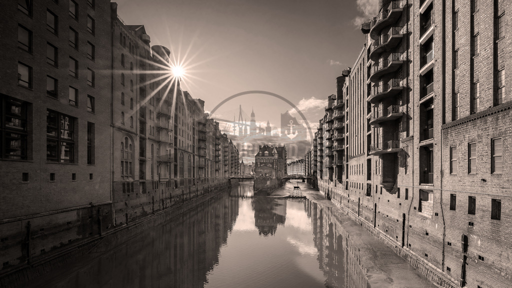 Wasserschloss Sepia_Neu | Exklusive Hamburg collagen, tolle Segelbilder und viele weitere tolle Motive auf Leinwand, Poster, Alu-Dibond, u.v.m. findet Ihr bei uns auf hamburgbild.de. Findet Euer Wandbild für Euer Zuhause, Büro oder die  Praxis…. - Realisiert mit Pictrs.com