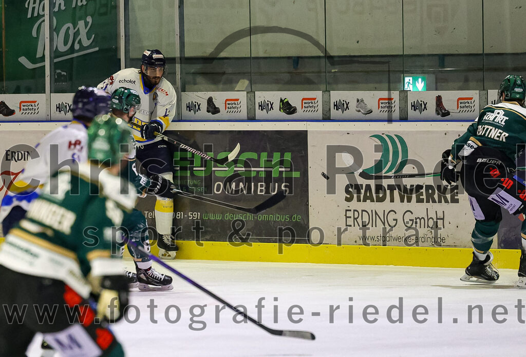 2026-01-09_075_TSV_Erding_gegen_Stuttgart_Rebels | Erding, Deutschland, 09.01.2026:Eishockey, Oberliga Süd 2025 / 2026, 35. Spieltag, TSV Erding gegen Stuttgart Rebels, Endergebnis: Louis Trattner (Erding Gladiators, #7)Foto: Christian Riedel / fotografie-riedel.net