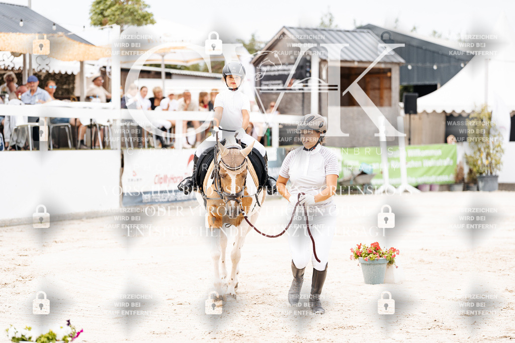 CK907202 | Turnierfotografie Pferdefotografie Trier Rheinland-Pfalz Pferdesport Reitsport Tierfotografie Sportfotografie Pferdevideo Pferdevideografie Equestrianvideography equestrianphotography  - Realisiert mit Pictrs.com