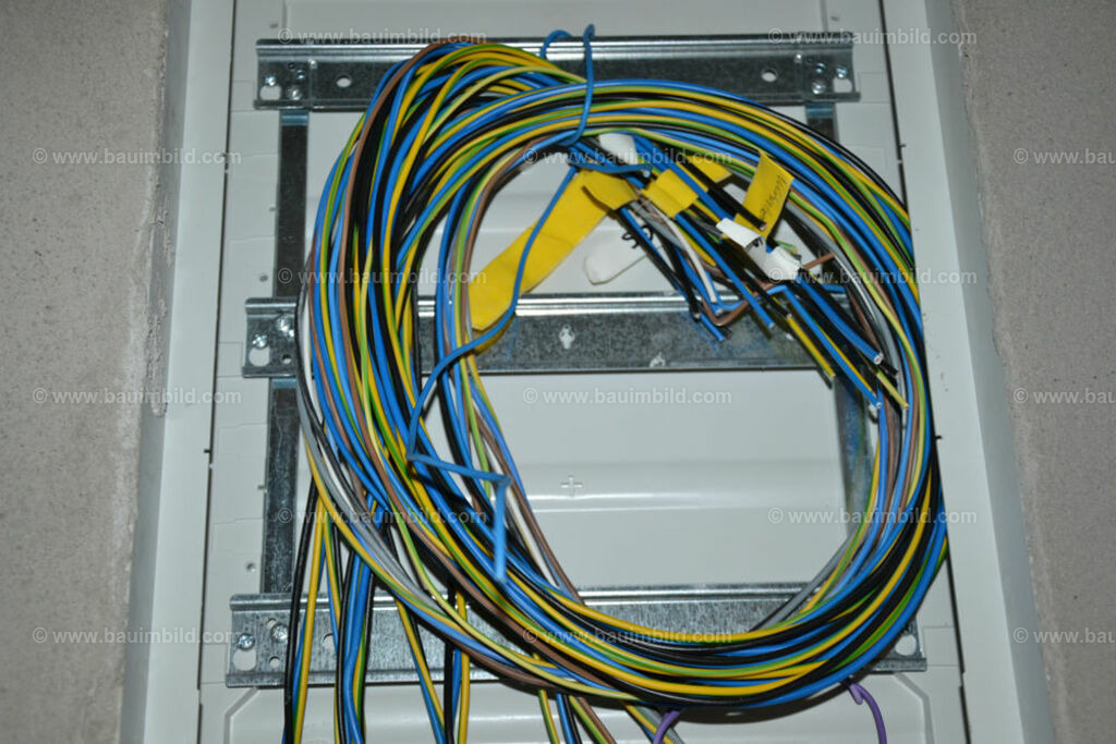 bib-lg17-elektroinstallation-0206 | Nach LV-Leistungsgruppen sortierte Detailfotos über den Bau eines Hauses. Alle Hausbau-Bilder direkt vom Urheber und Autor der Website Haus-Selber-Bauen.com