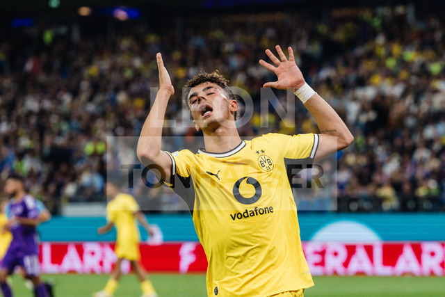 DFB-Pokal: HEBC - Borussia Dortmund, 01.09.2026 | Samuele Inacio (Borussia Dortmund, 40) regt sich auf; Fußball, DFB-Pokal, 1. Runde: HEBC vs. Borussia Dortmund am 01.09.2026 im Volksparkstadion, HamburgDFB REGULATIONS PROHIBIT ANY USE OF PHOTOGRAPHS AS IMAGE SEQUENCES AND/OR QUASI-VIDEO. - Realisiert mit Pictrs.com