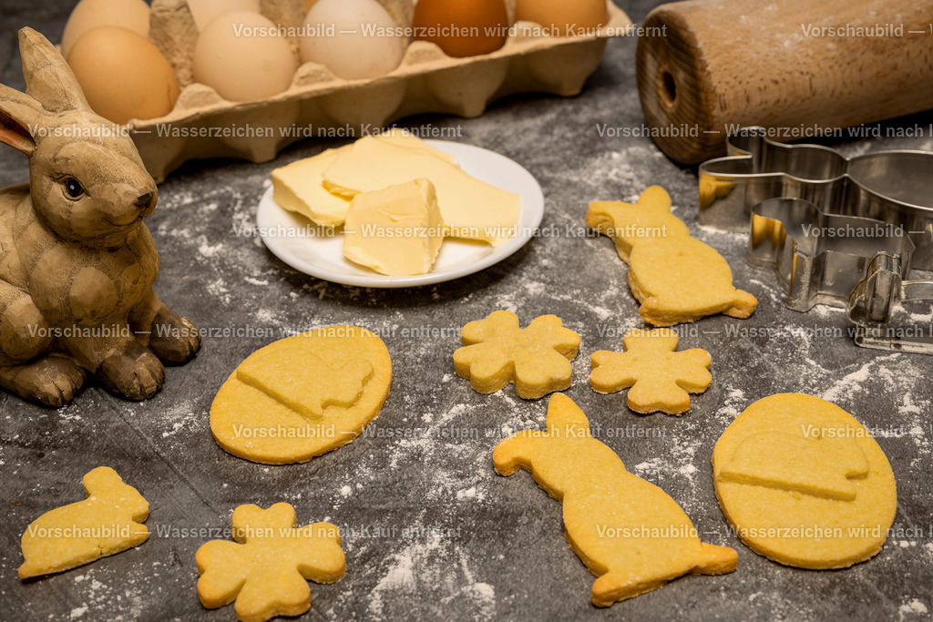 Osterkekse backen | Butter Osterkekse backen. Mit Zutaten und Werkzeugen wie Teigrolle, Butter , Eier und Ausstechformen. - Realisiert mit Pictrs.com