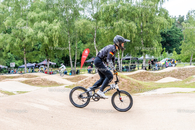 BayBMX2026-04881 | Fotogalerie von Thomas Dettweiler mit Eventbildern und lizenzfreien Fotos. Perfekt als Wandbild, für Büro, Website oder private Nutzung. - Realisiert mit Pictrs.com