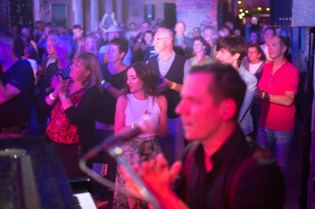 Tango meets Cuba | Tango meets Cuba mit den Klazz Brothers & Cuba Percussion im Forte Belvedere Leisnig zum Festival Hallo Leisnig 2022. - Realisiert mit Pictrs.com