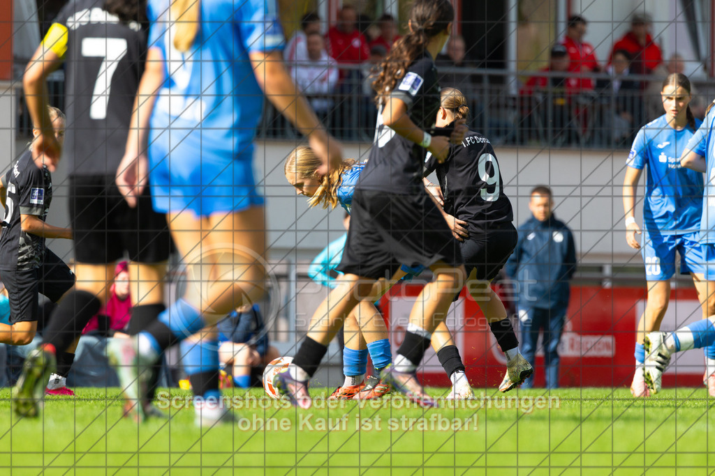 20261010_141912_0794_(c)_by_PhotoPeet | #,1.FC Donzdorf (schwarz) vs. SC Sand (blau), Fußball, EnBW-Oberliga B -Juniorinnen, 05. Spieltag, Saison 2026/2027, Rasenplatz Lautertal Stadion, Süßener Straße 16, 73072 Donzdorf, 10.10.2026 - 14:00 Uhr,Foto: PhotoPeet / Sport- &amp; Eventfotografie / Peter Harich