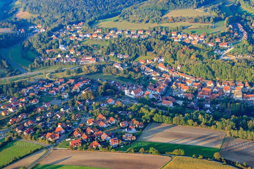 Luftbild: Ortsansicht aus Südwesten in Heiligenstadt in Oberfranken im Bundesland Bayern in Deutschland. Foto: IMG_45746-1793.jpg vom 25.09.2011 durch Werner Riehm/FLY-FOTO.deAuflösung des Originals: 4448 x 2966 px