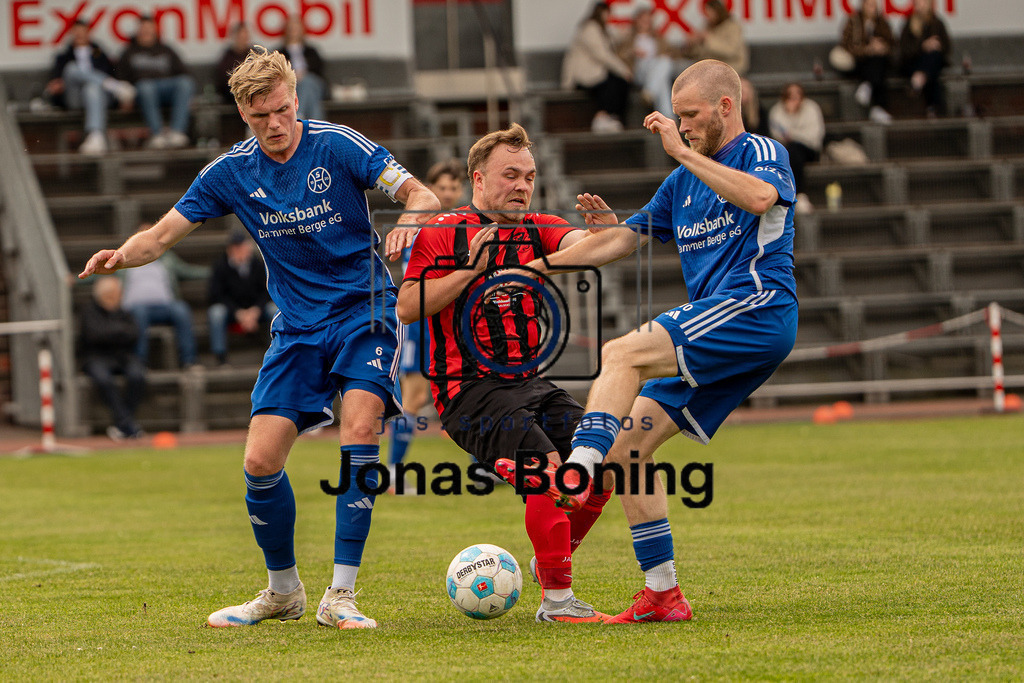 Fußball I Herren I Saison 2025-2026 I Bezirksliga Weser-Ems 4 I 31. Spieltag I TuS Frisia Goldenstedt - SV Holdorf I 00953 | jns.sportfotos - Realisiert mit Pictrs.com