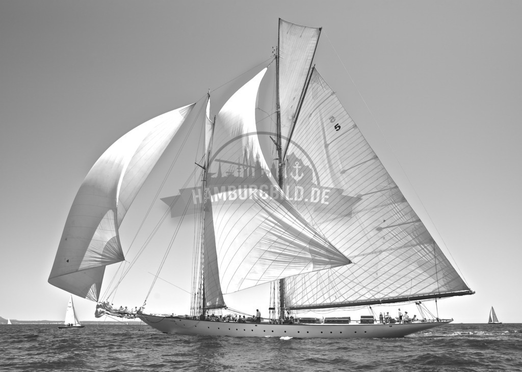 stativkunst-794 | Exklusive Hamburg collagen, tolle Segelbilder und viele weitere tolle Motive auf Leinwand, Poster, Alu-Dibond, u.v.m. findet Ihr bei uns auf hamburgbild.de. Findet Euer Wandbild für Euer Zuhause, Büro oder die  Praxis…. - Realisiert mit Pictrs.com