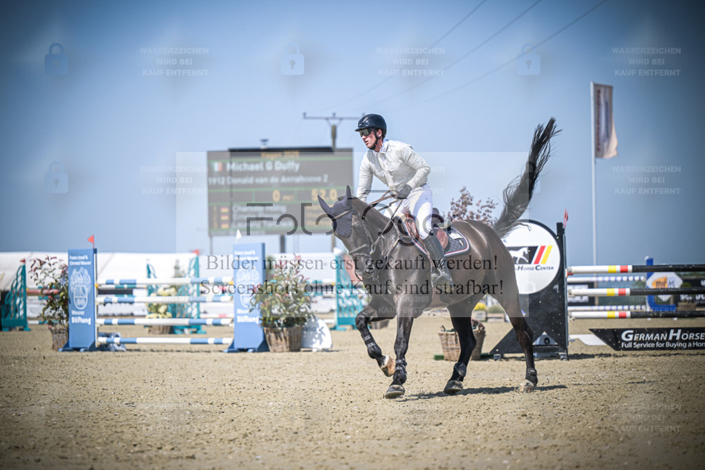 DOS_3018 | Entdecke hochwertige Reitturnierfotos von Foto Oger. Professionell, emotional und authentisch – jetzt Lieblingsmomente im Shop bestellen. - Realisiert mit Pictrs.com
