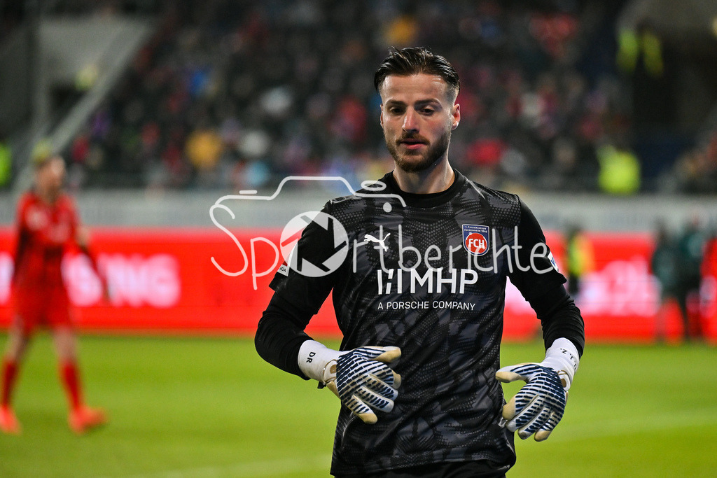 1. FC Heidenheim - FC Bayern München | HEIDENHEIM, GERMANY - 21. DECEMBER: im Bild Diant RAMAJ (1. FC Heidenheim 41) / Einzelfoto / Freisteller während dem Bundesligamatch zwischen dem 1. FC Heidenheim und dem FC Bayern München am 15. Spieltag in der Voith-Arena / DFL REGULATIONS PROHIBIT ANY USE OF PHOTOGRAPHS AS IMAGE SEQUENCES AND/OR QUASI-VIDEO