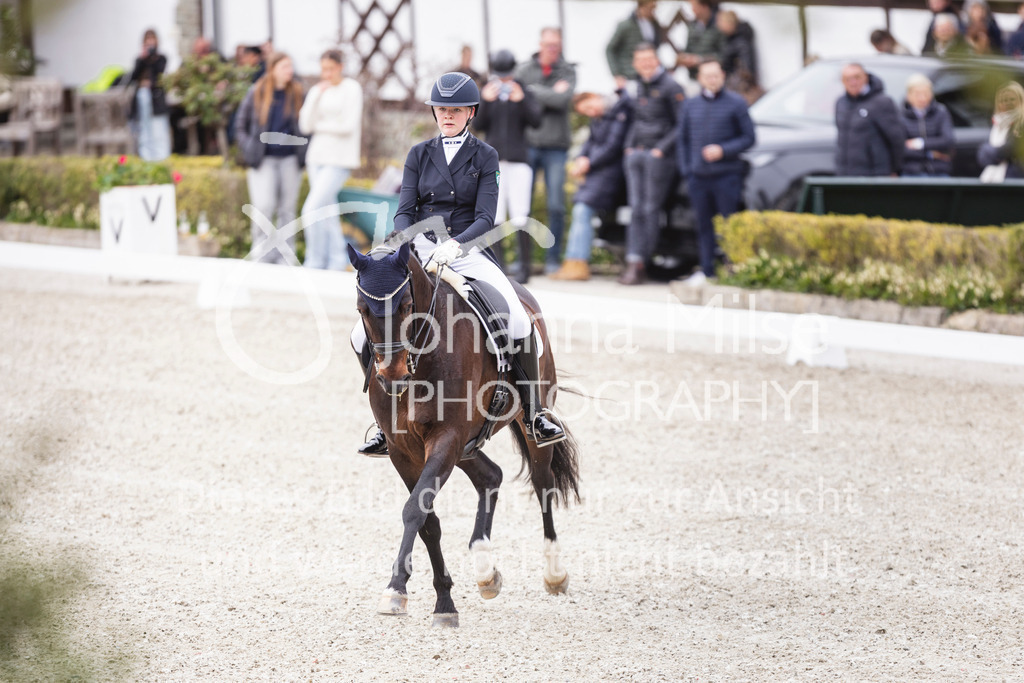 260412_Kronberg_S-Dressur-606 | Deine schönsten Turniermomente als professionelle Fotos! Entdecke hochwertige Pferdesport-Fotografie im Online-Shop. Jetzt Fotos finden & bestellen!