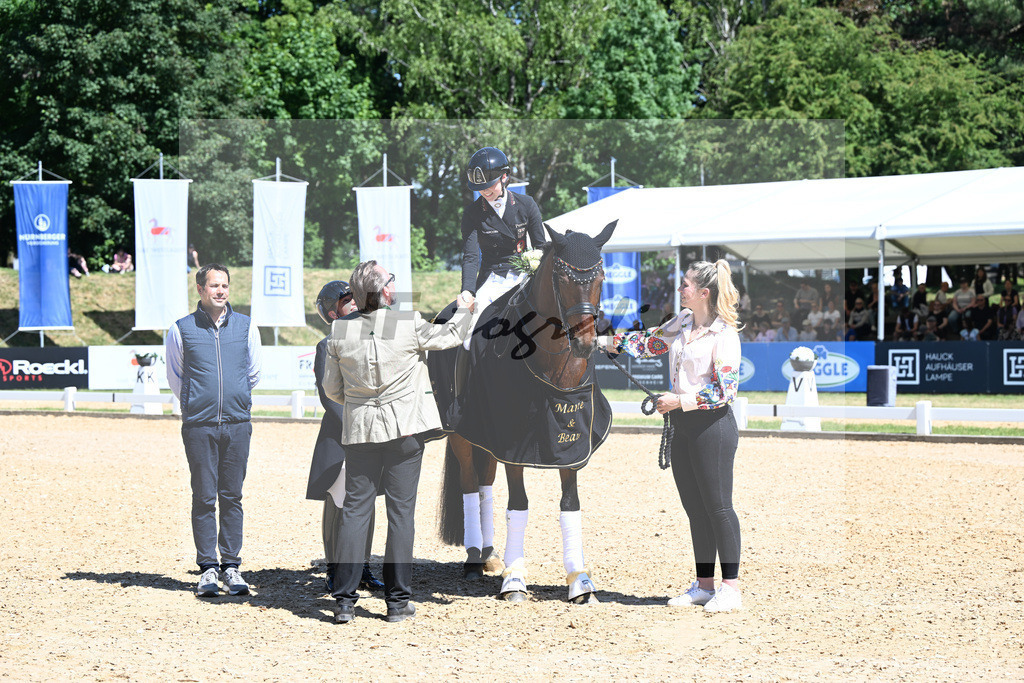 Goldenes Reitabzeichen_Marie Sohler_11253398 | hf-fotografie - Realisiert mit Pictrs.com