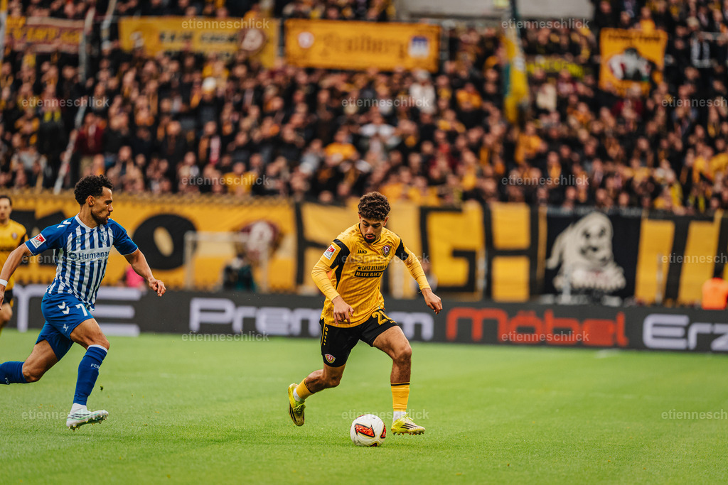 Dresdner SC - Allianz MTV Stuttgart, DEKRA 1. Bundesliga Frauen, Volleyball | Im Bild: Ben Bobzien (20, SG Dynamo Dresden) beim Angriff auf das Tor von 1. FC Magdeburg18.10.2026, SG Dynamo Dresden - 1. FC Magdeburg, 2. BUNDESLIGA - 8. SPIELTAG, Fußball, Deutschland, Dresden, Rudolf-Harbig-Stadion