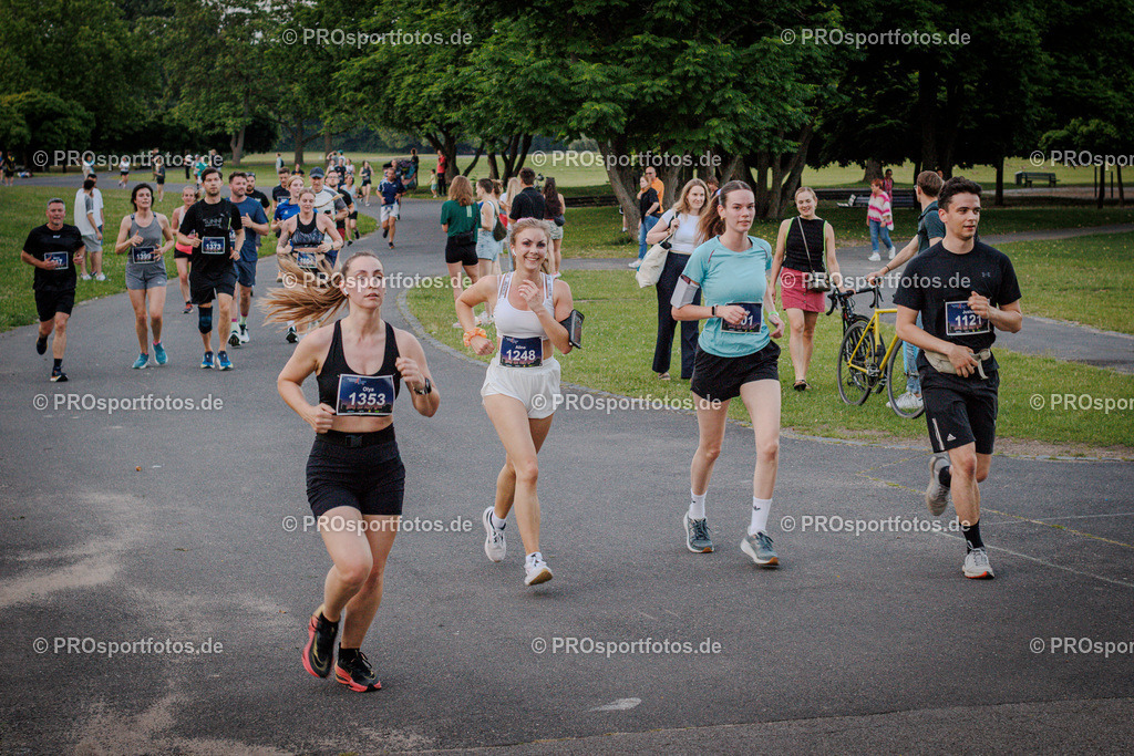 Sparda-Bank Nachtlauf Bonn; Bonn, 18.06.2025 | Impressionen vom Sparda-Bank Nachtlauf Bonn am 18.06.2025 in Bonn (Nordrhein-Westfalen). 