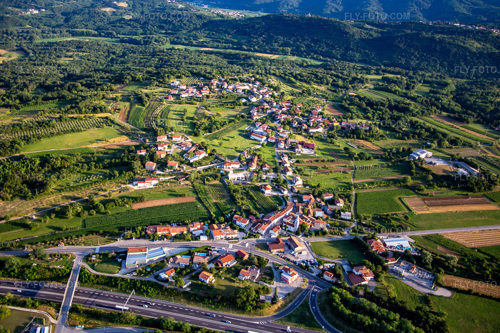 Aerial view: View of the town in the district Selo in Ajdovščina in the state Slovenia, Slovenia.Photo: IMG_137517.jpg taken on 07/14/2023 by Werner Riehm/FLY-FOTO.comResolution of the original: 4991 x 3328 px