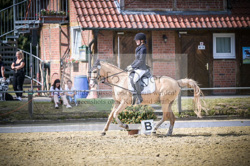 DOS_8724 | Entdecke hochwertige Reitturnierfotos von Foto Oger. Professionell, emotional und authentisch – jetzt Lieblingsmomente im Shop bestellen.Deutschlandweite Turnierfotografie. - Realisiert mit Pictrs.com