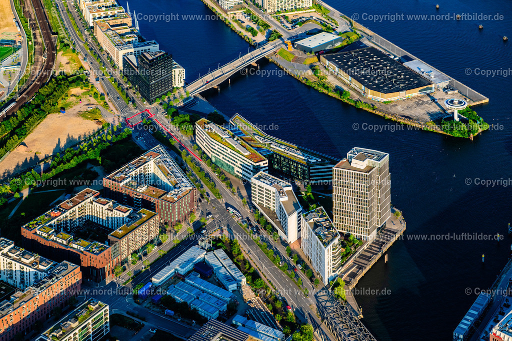 Hamburg_Hafen_Universität_Baakenhafen_Oper_Hafencity_ELS_9009160625 | HAMBURG 16.06.2025 Hochhaus " WATERMARK " und und Büro- und Geschäftshauses " Intelligent Quarters " am Buenos-Aires-Kai - Überseeallee in der Hafen City in Hamburg, Deutschland. Weiterführende Informationen bei: Ad Alliance GmbH,  BAM Deutschland AG,  ECE Marketplaces GmbH & Co. KG,  ECE Projektmanagement G.m.b.H & Co. KG,  Heidersberger Fassadenbau GmbH,  IQ Tower GmbH & Co. KG,  SRE STRABAG Real Estate GmbH,  Störmer Murphy and Partners GbR,  TK Techniker Krankenkasse,  bdsarchitects BDS Generalplanung GmbH. // High-rise building " WATERMARK " and office and commercial building " Intelligent Quarters " on Buenos-Aires-Kai - Ueberseeallee in Hafen City in Hamburg, Germany. Further information at: Ad Alliance GmbH,  BAM Deutschland AG,  ECE Marketplaces GmbH & Co. KG,  ECE Projektmanagement G.m.b.H & Co. KG,  Heidersberger Fassadenbau GmbH,  IQ Tower GmbH & Co. KG,  SRE STRABAG Real Estate GmbH,  Stoermer Murphy and Partners GbR,  TK Techniker Krankenkasse,  bdsarchitects BDS Generalplanung GmbH. Foto: Martin Elsen