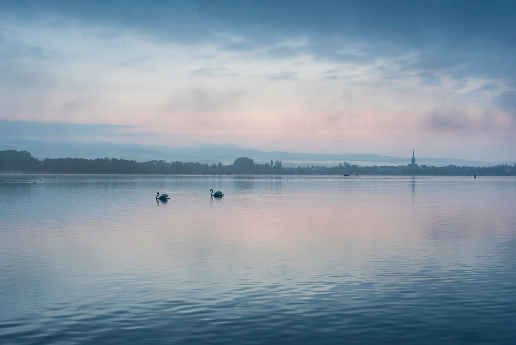 Sonntagmorgen I | Morgenstimmung, kurz vor Sonnenaufgang, aufgenommen am Mooser Hafen - Realisiert mit Pictrs.com