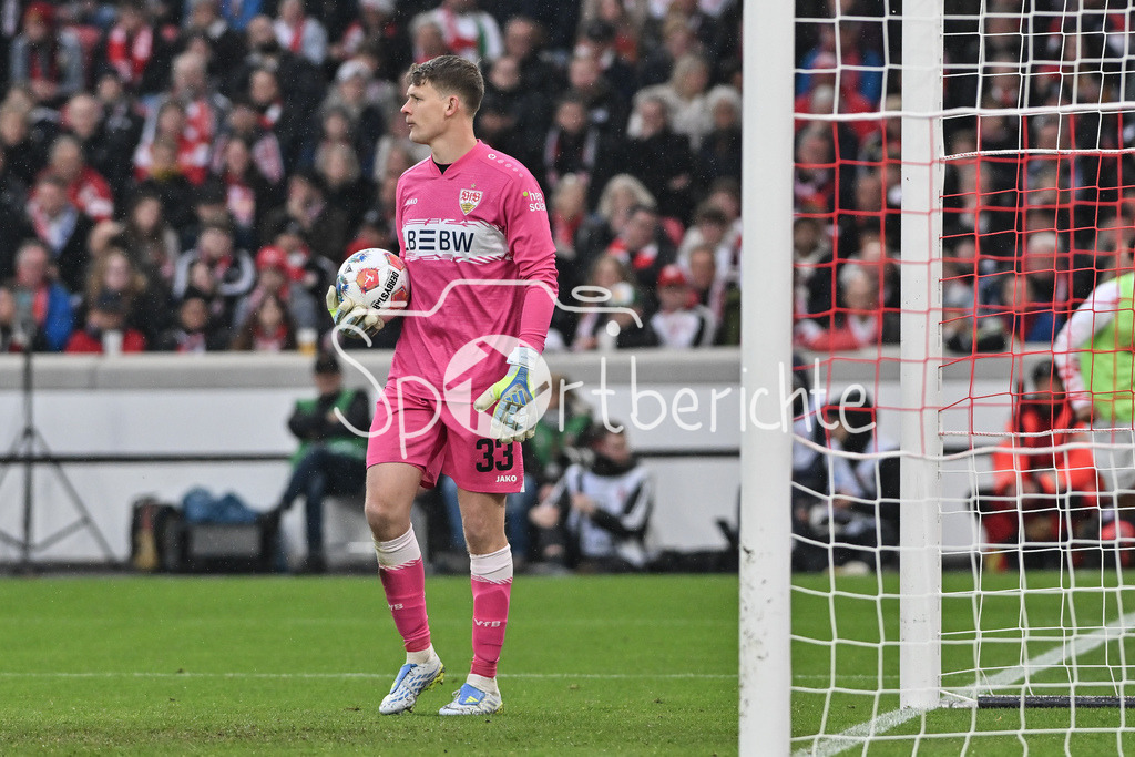 VfB Stuttgart - Hamburger SV | STUTTGART, GERMANY - 12. APRIL: with ball Alexander NUEBEL (VfB Stuttgart 33) during the Bundesliga Match between VfB Stuttgart vs. Hamburger SV on Matchday 29 at MHP Arena / DFL REGULATIONS PROHIBIT ANY USE OF PHOTOGRAPHS AS IMAGE SEQUENCES AND/OR QUASI-VIDEO