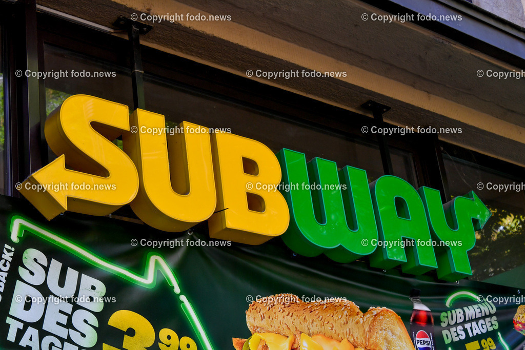 Deutschland_ Baden-Wuerttemberg_ Stuttgart_ 29.05.2025-4 | 29.05.2025, Deutschland, GER, Baden-Wuerttemberg, Stuttgart, im Bild Themenbild, Subway, FastFood, Kette, Sandwich, Broetchen, Reklame, Leuchtreklame, Schild, Werbung, Shop, Gastronomie, Laden, Stadtansichten, Feature, Symbolbild 