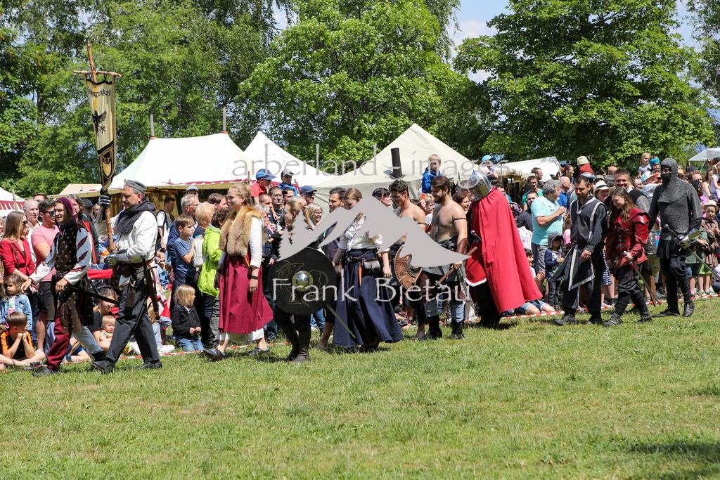 OE7A7946 | Einzug der teilnehmenden Gruppen