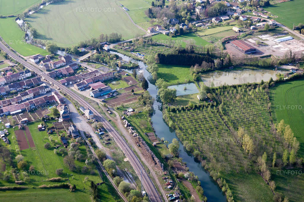 Aerial view: View of the town in Charency-Vezin in the state Meurthe et Moselle, France.Photo: IMG_39749.jpg taken on 04/16/2011 by Werner Riehm/FLY-FOTO.comResolution of the original: 4752 x 3168 px