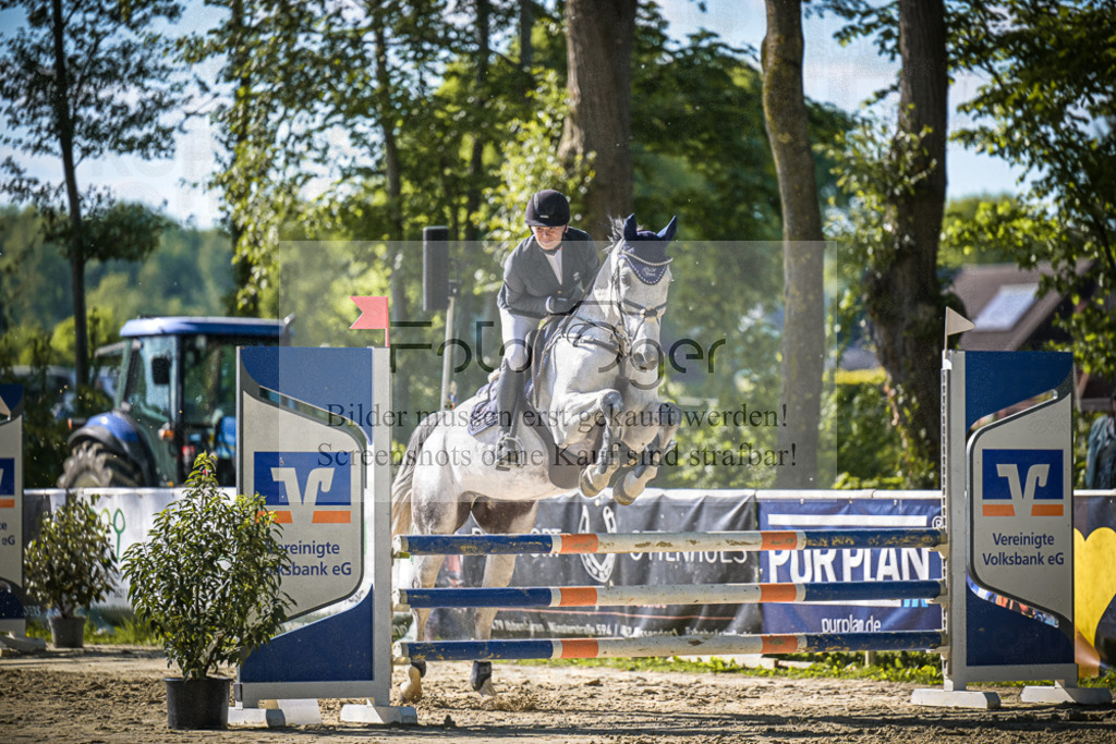 DOS_3456 | Entdecke hochwertige Reitturnierfotos von Foto Oger. Professionell, emotional und authentisch – jetzt Lieblingsmomente im Shop bestellen.Deutschlandweite Turnierfotografie. - Realisiert mit Pictrs.com