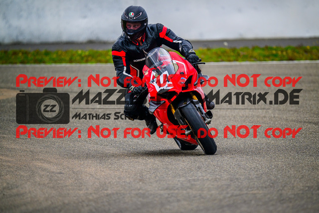 MaZZes_FotoMatrix_240910_6007705_3729 | WEISS