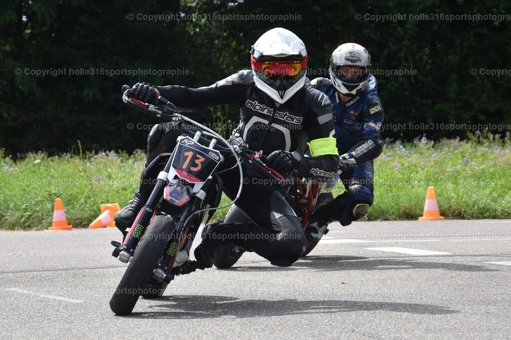 DSC_0626 | Sportfotografie , Motorsport, Motoross, Reitsport, Mointainbike, Enduro,
Landschaft , Outdoor, Eventfotografie, Landschaft, Bilder online bestellen - Realisiert mit Pictrs.com