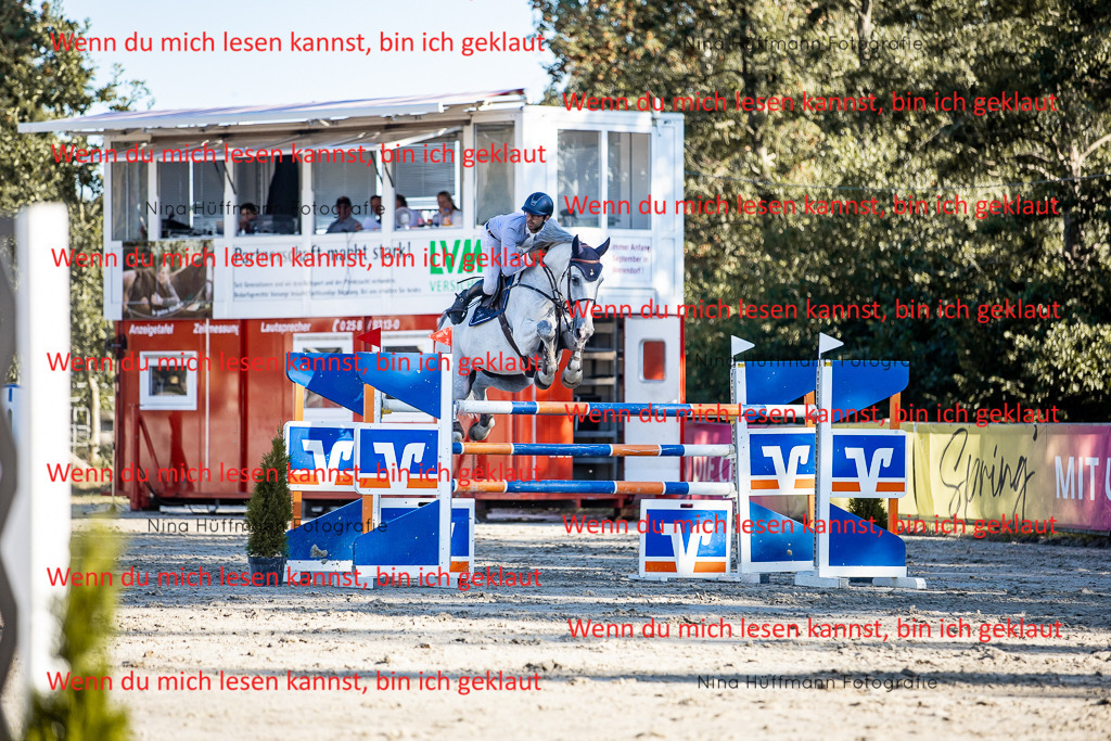 BK1A8283 | Turnierbilder Turnierfotos Nina Hüffmann Turnierfotografie Pferdefotografie Tierzeichnung Haustierzeichnung Pferdezeichnung Hundezeichnung Videograf  - Realisiert mit Pictrs.com