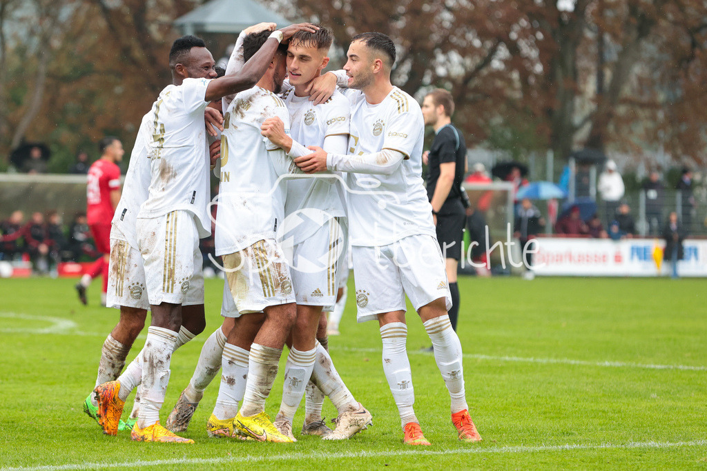 TSV Rain - FC Bayern Amateure | Großer Jubel nach dem Treffer zum 0-3 durch Justin JANITZEK (FCB #15)