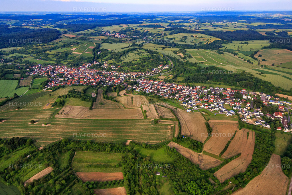 Luftbild: Ortsansicht von Nordwesten im Ortsteil Oberöwisheim in Kraichtal im Bundesland Baden-Württemberg in Deutschland. Foto: IMG_089341.jpg vom 10.06.2016 durch Werner Riehm/FLY-FOTO.de
