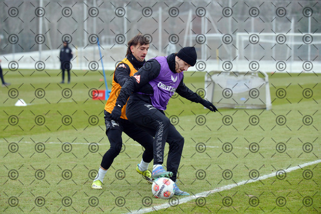 RGE_7531b | Hertha BSC, 2.Bundesliga, Herren, Training, Saison 2025/26, im Bild von li. Michal Karbownik  ( Hertha BSC )    Fotograf:  Ralf Gebhardt - Realisiert mit Pictrs.com