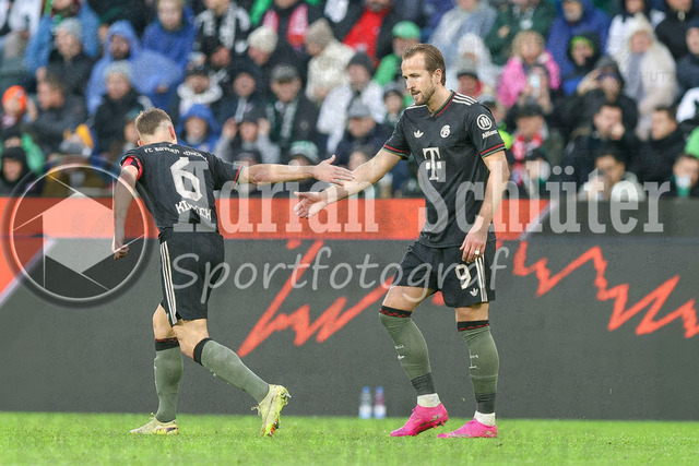 Borussia Mönchengladbach vs FC Bayern München - Bundesliga  | Mönchengladbach, Deutschland, 25.10.25:   Joshua Kimmich (FC Bayern München) Torjubel, jubelt nach seinem Treffer zum 0:1 mit Harry Kane (FC Bayern München) waehrend des Spiels der Bundesliga zwischen Borussia Mönchengladbach vs FC Bayern München im Stadion im Borussia Park(Foto von Brauer-Fotoagentur / Adrian Schlueter)