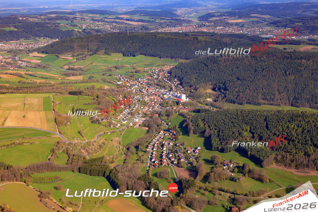 Die Luftaufnahme der Stadt Weissenbrunn wurde 2017 vom Flugzeug heraus erstellt ( keine Drohne )- hohe Auflösung für beste Qualität