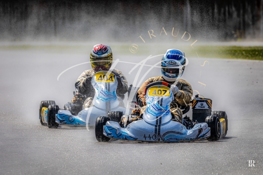 f1bcce47d1bd4932b7a9d3cdf677f6cd | traudl_s_fotos