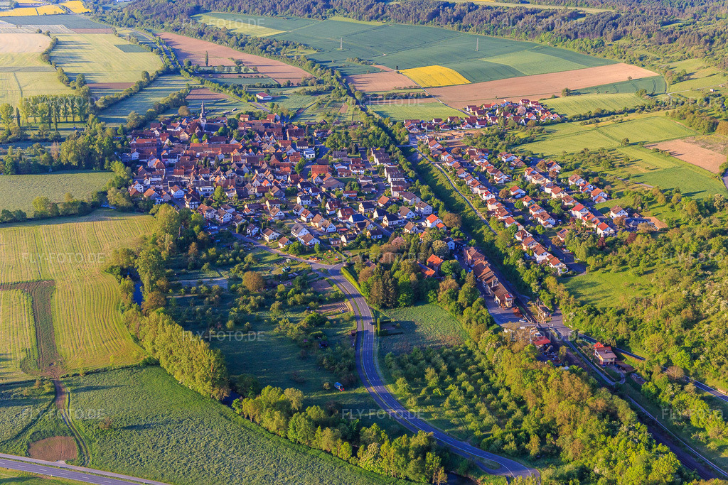 Luftbild: Ortsansicht im lieblichen Taubertal am Morgen aus Norden im Ortsteil Hochhausen in Tauberbischofsheim im Bundesland Baden-Württemberg in Deutschland. Foto: IMG_146258.jpg vom 10.05.2025 durch Werner Riehm/FLY-FOTO.de