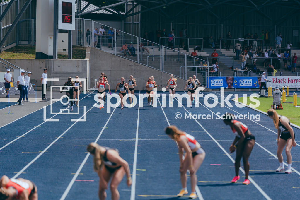 DM U23 U18 Bochum 2026 | Der Anlauf zur Staffelübergabe in der 4x100-Meter-Staffel bei den Deutschen Meisterschaften der U18 &amp; U23 2026 im Lohrheidestadion in Bochum-Wattenscheid. - Realisiert mit Pictrs.com