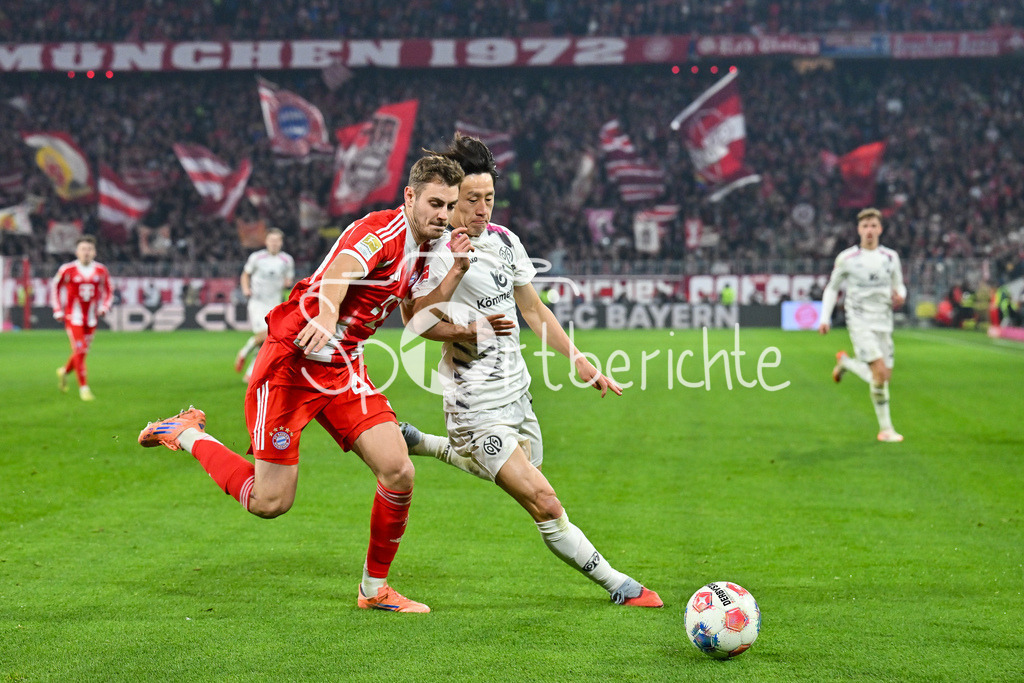 FC Bayern München - 1. FSV Mainz 05 | MUNICH, GERMANY - 14. DECEMBER: im Duell Josip STANISIC (FC Bayern Munich 44) und Jae-Sung Lee (1. FSV Mainz 05 7) während dem Bundesligamatch zwischen dem FC Bayern München und dem 1. FSV Mainz 05 am 14. Spieltag in der Allianz Arena / DFL REGULATIONS PROHIBIT ANY USE OF PHOTOGRAPHS AS IMAGE SEQUENCES AND/OR QUASI-VIDEO