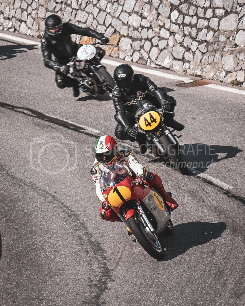 19. Arosa ClassicCar 2023 - 2. September 2023 | 19. Arosa ClassicCar 2023
Arosa, Schweiz
Agostini Giacomo aus Bergamo mit der Startnummer 1 auf einer MV Agusta 500 Dreizylinder, Jahrgang 1967, in der Klasse Motorräder.
@arosaclassiccar, @arosa.official, #arosaclassiccar, #arosa, #76curves, #classiccar
Bild: Sportfotografie Markus Aeschimann | www.markus-aeschimann.ch - Realisiert mit Pictrs.com
