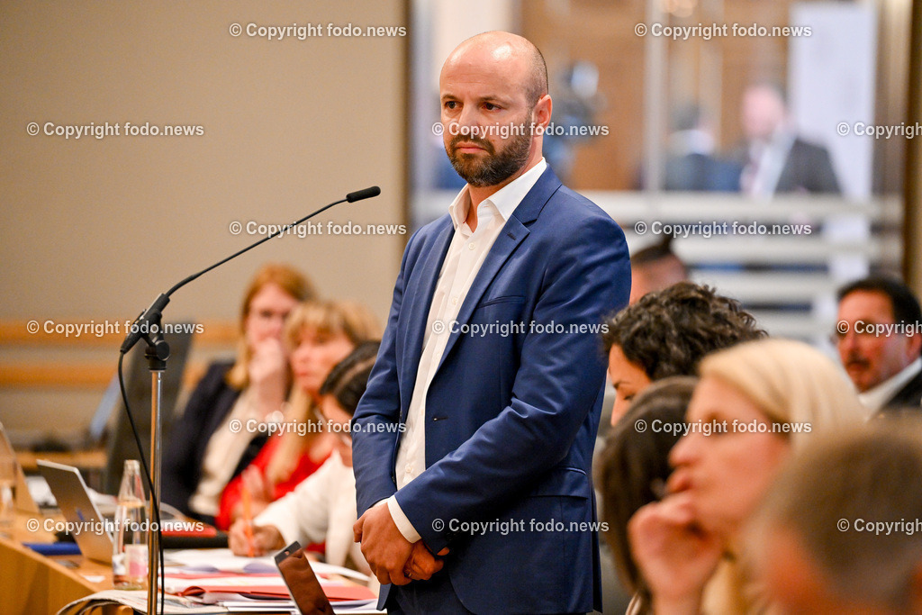 Landhaus Linz_ Promenade_ Landtagssitzung_ 13.06.2024-91 | 13.04.2024, Landhaus Linz AUT, Promenade, Landtagssitzung, im Bild Severin Mayr (Die Gruenen, Klubobmann)