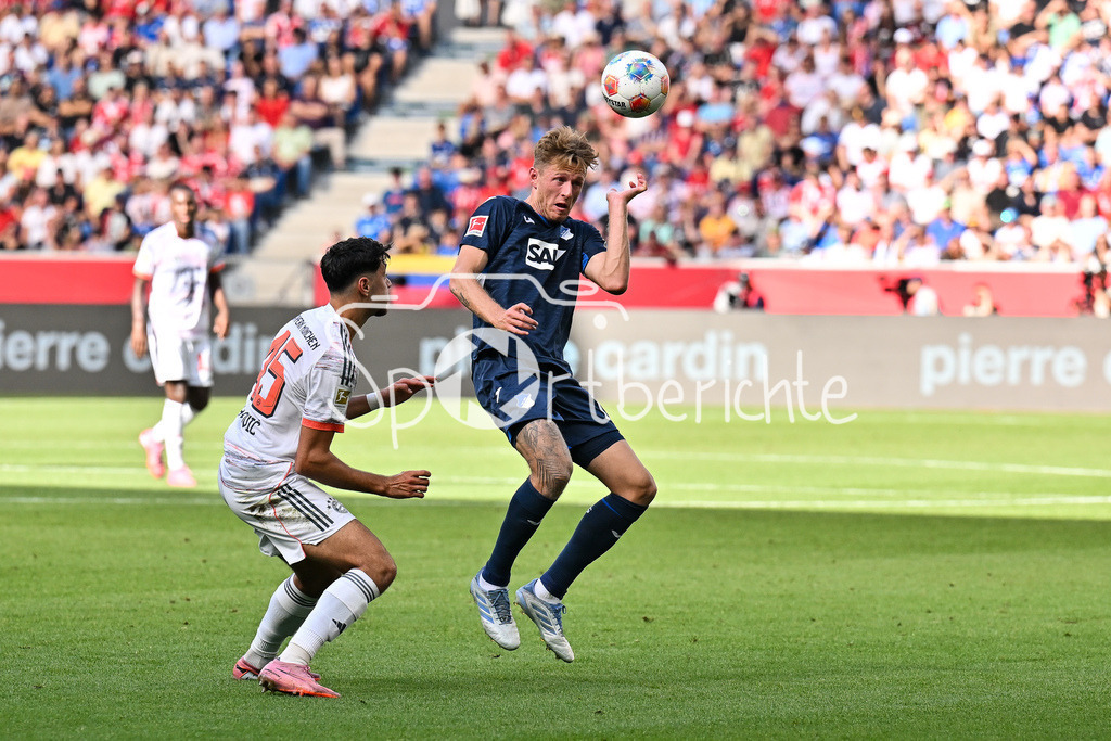 TSG 1899 Hoffenheim - FC Bayern München | im Duell Aleksandar PAVLOVIC (FC Bayern Muenchen 45) und Wouter BURGER (TSG Hoffenheim 18) / Zweikampf / Bundesliga: TSG 1899 Hoffenheim - FC Bayern München; PreZero-Arena am 20.09.2025 / DFL REGULATIONS PROHIBIT ANY USE OF PHOTOGRAPHS AS IMAGE SEQUENCES AND/OR QUASI-VIDEO