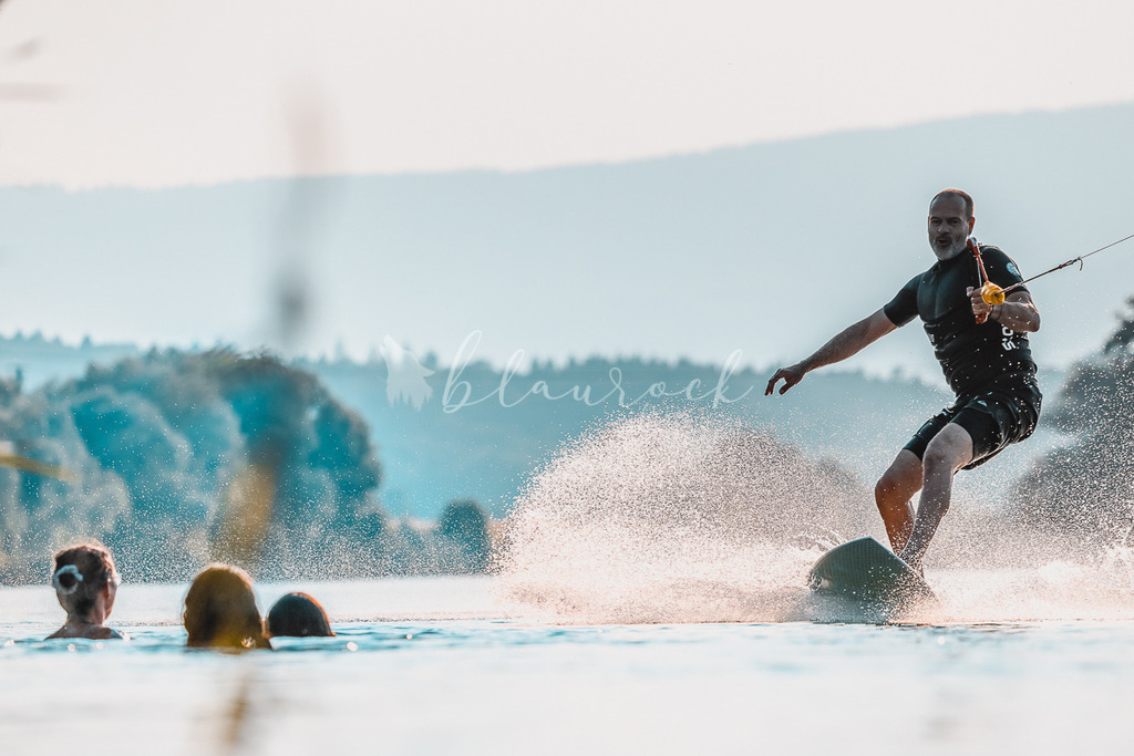 N-0975 | Sportbilder, Sportfotograf, Hochzeits- und Eventfotografin, Flugshows, Portraits und Tiershooting, Aviation, Downhill, Nationalleague, Swissleague, International