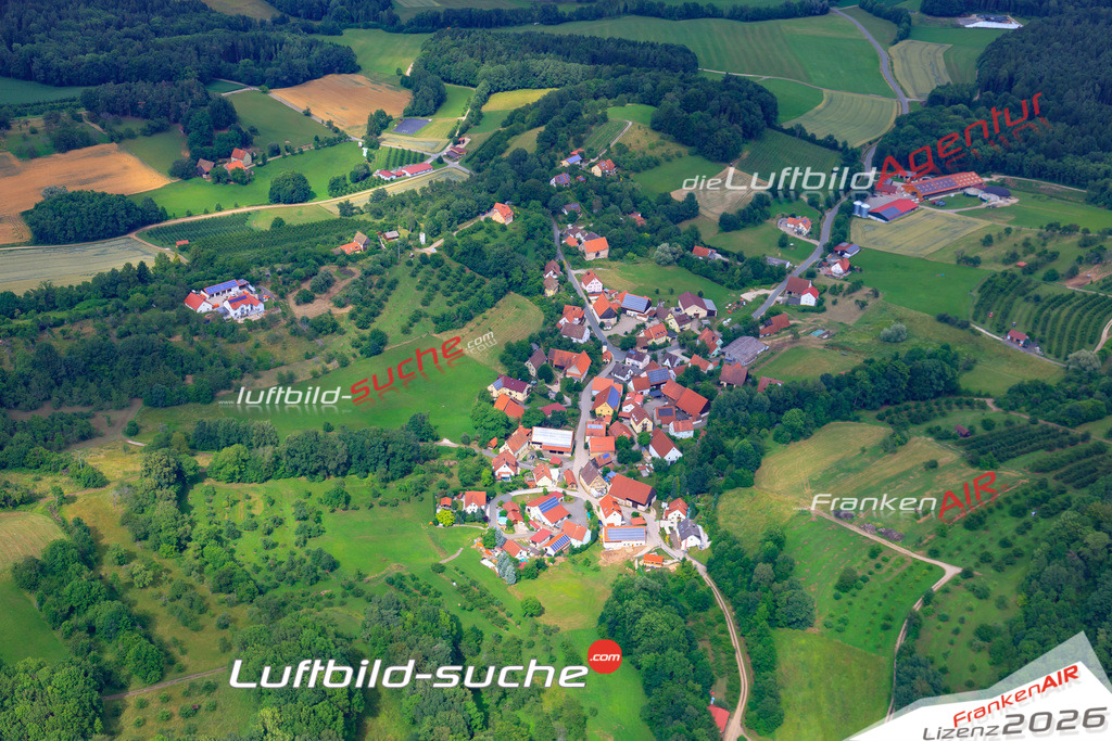 Die Luftaufnahme Pommer - Igensdorf wurde 2017 mittels Flugzeug (keine Drohne) erstellt. Perfekte Schärfe und Druck- Auflösung- Garantiert!