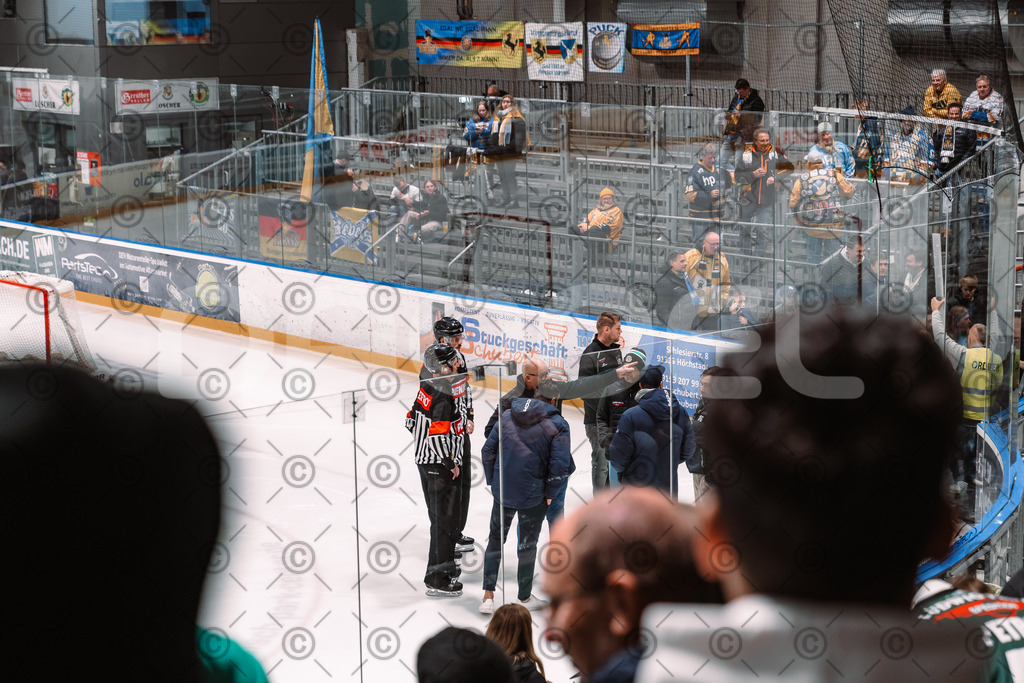 Alligators_vs_Stuttgart_16_11_2025-88 | Höchstadt Alligators Fotogalerie: Eishockey-Action aus Franken. Professionelle Spielfotos, Portraits & Stadionbilder zum Download. Jetzt entdecken! - Realisiert mit Pictrs.com