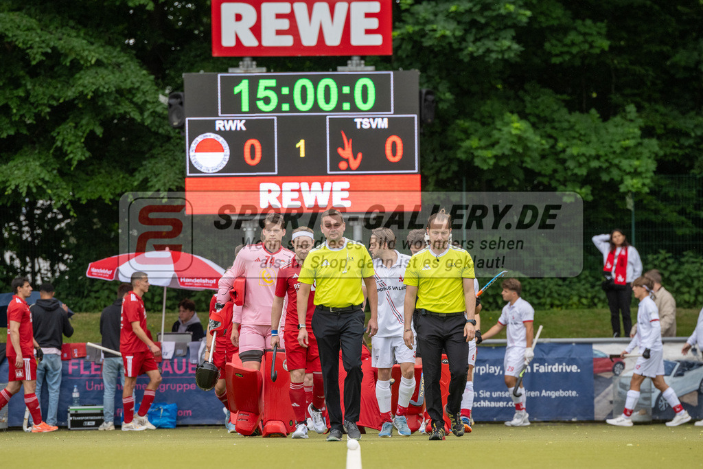 SFE_20250524_0009 | Köln, Deutschland, 24.05.2025:  Hockey 1. Bundesliga Herren Rot-Weiss Köln - Mannheimer THC im KTHC Stadion Rot-Weiss Köln Tennis and Hockey Club am 24.05.2025 in Köln, Deutschland. (Foto von Stephan Fehrmann)Köln, Germany, 24.05.2025: Hockey 1. Bundesliga Herren Rot-Weiss Köln - Mannheimer THC in KTHC Stadion Rot-Weiss Köln Tennis and Hockey Club at 24.05.2025 in Köln, Deutschland. (Foto from Stephan Fehrmann)