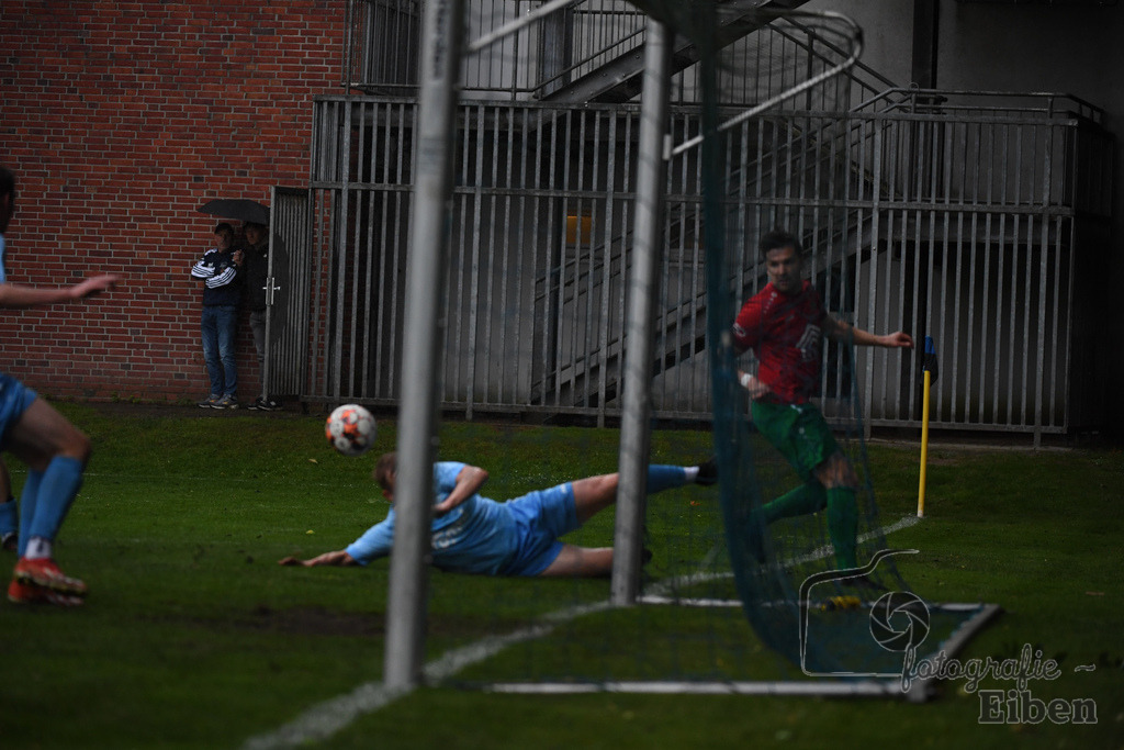 BV Bockhorn-SG FriPe | Relegation zur Kreisliga; BV Bockhorn (weiß)-SG FriPe (rot) am 05.06.2025 in Oldenburg/Ofenerdiek (Lagerstraße), Photo: Philip Eiben 2025 - Realisiert mit Pictrs.com