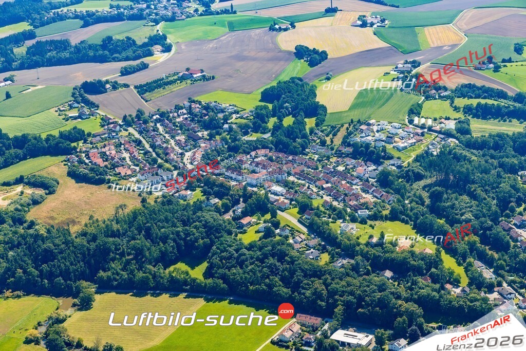Grub Vilsbiburg Bild- Das Luftbild wurde 2025 vom UL-Flugzeug heraus erstellt ( keine Drohnen Bilder! ) - Hochauflösende Luftaufnahme -Nicht vergleichbar mit Google Maps oder Satelittenbilder- Die Geschenkidee !Mit Lizenz und Bildrechte bestellbar