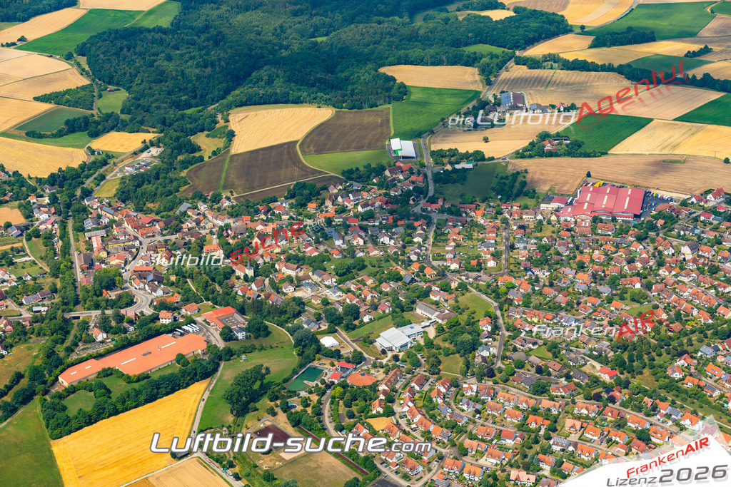 Aktuelles Luftbild von  Wallhausen - Die Luftaufnahme wurde 2022 mittels UL-Flugzeug erstellt ( keine Drohne ) - hochauflösende Kamera-Systeme von  Canon -Beste Qualität - Für grossformatige Ausdrucke geeignet. Die Geschenkidee !