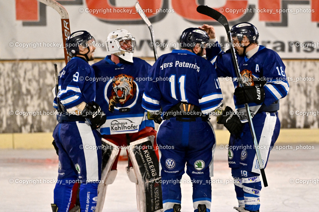 ELV Zauchen vs. EC Tigers Paternion  | Jubel EC Tigers Paternion Mannschaft, #9 Gratzer Julian EC Tigers Paternion, #21 Lesacher Jürgen EC Tigers Paternion, #11 Ott Marcel EC Tigers Paternion, #18 Kampitsch Andreas EC Tigers Paternion, ELV Zauchen vs. EC Tigers Paternion , ELV Zauchen vs. EC Tigers Paternion  am 02.01.2025 in Eisoval Zauchen (Stadthalle Villach), Austria, (Photo by Bernd Stefan)